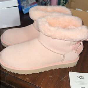 UGG size 9 pink Bailey bow boot